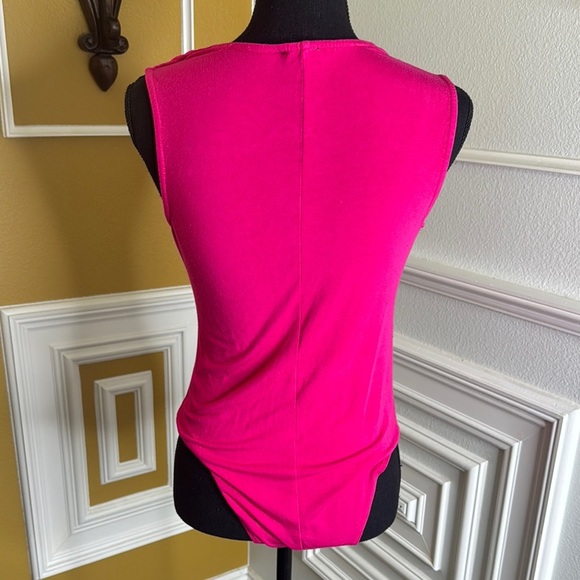 Elegant Pink Sleeveless Top - Picture 6 of 11